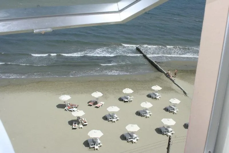 Mackenzie Beach Hotel Larnaca 2*,