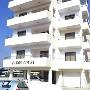 Zakos Court דירה