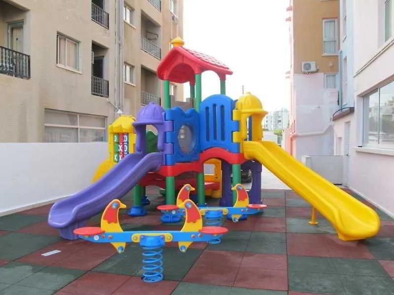 Mackenzie Beach Hotel Larnaca 2*,