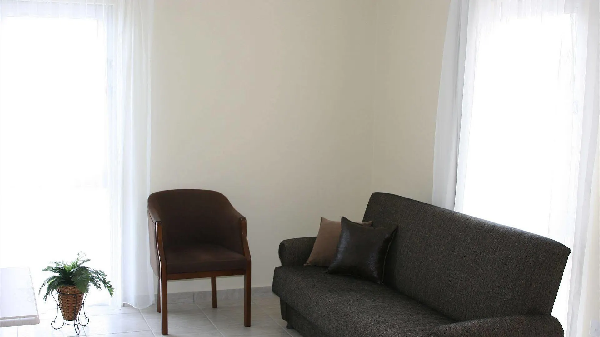 Mackenzie Beach Hotel Larnaca 2*,