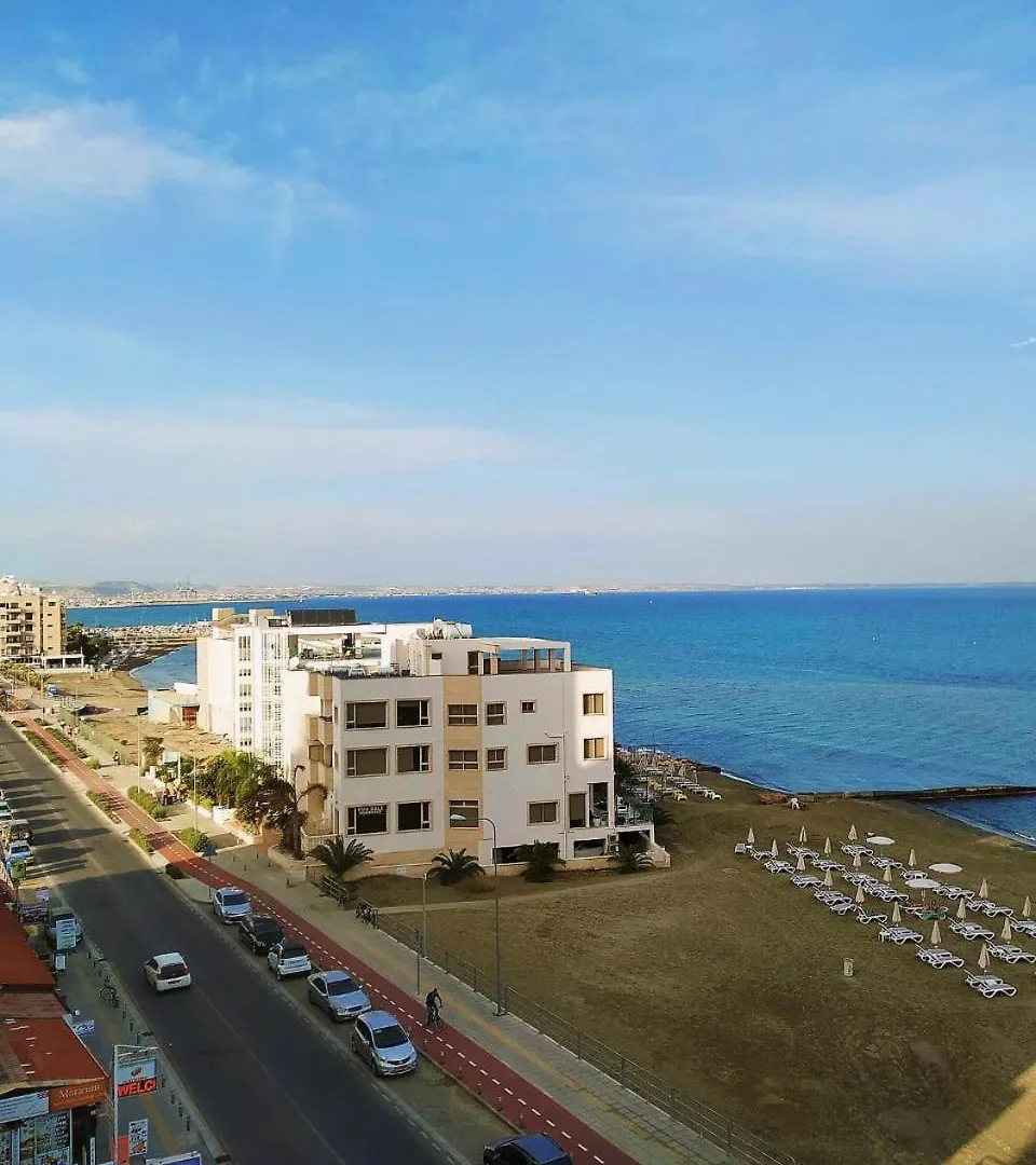 לרנקה Mackenzie Beach Hotel 2*,  קפריסין